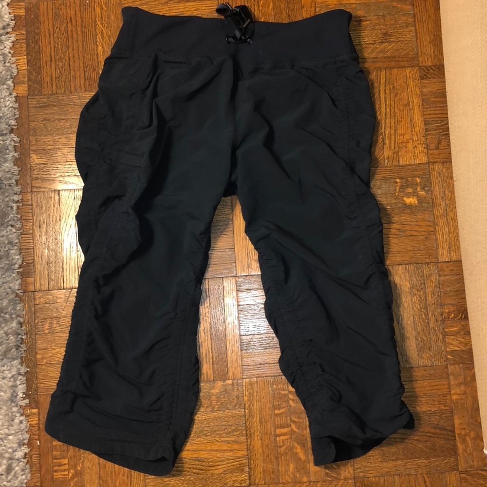 Navy Capri Workout Pant